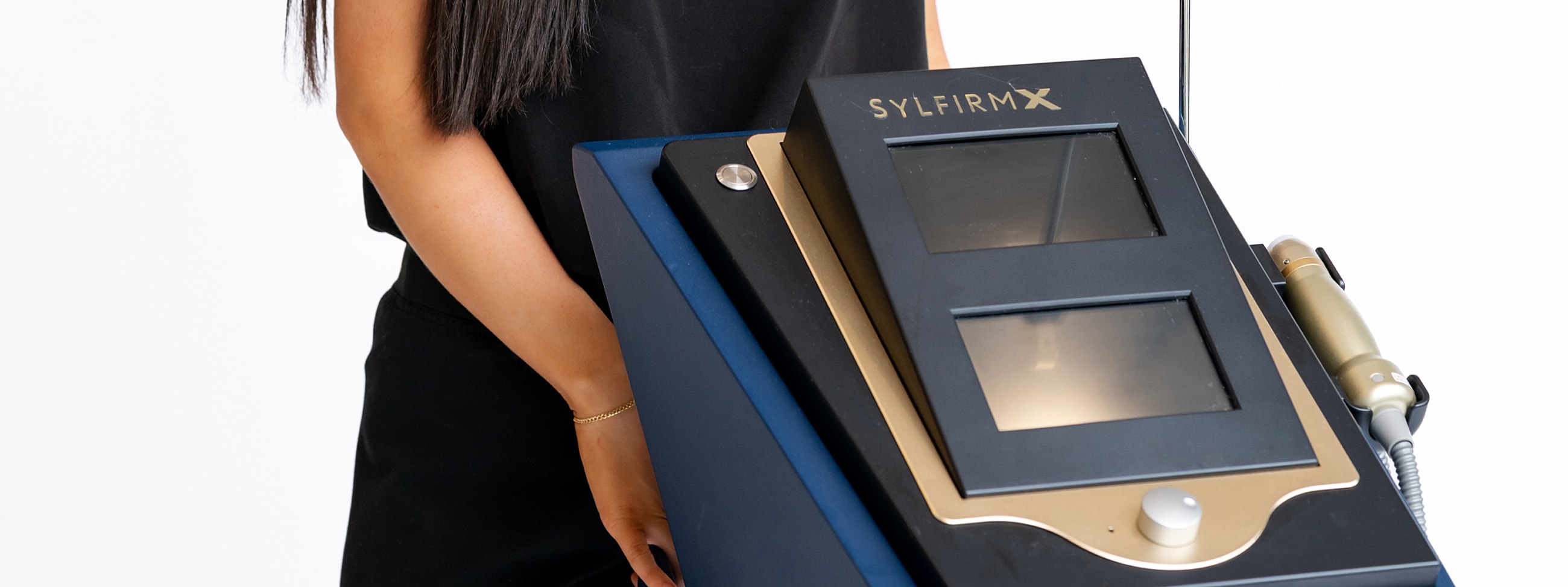 Beauty device with screens for skin treatments.